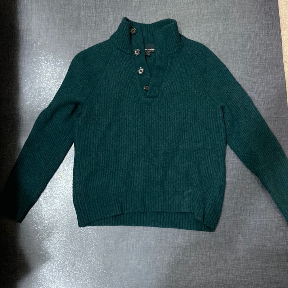 Banana Republic italian yarn sweater. Boy L